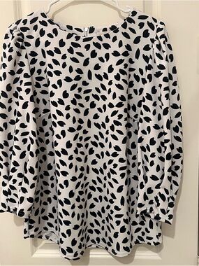 MELLODAY White Blouse with Black Leaf Print